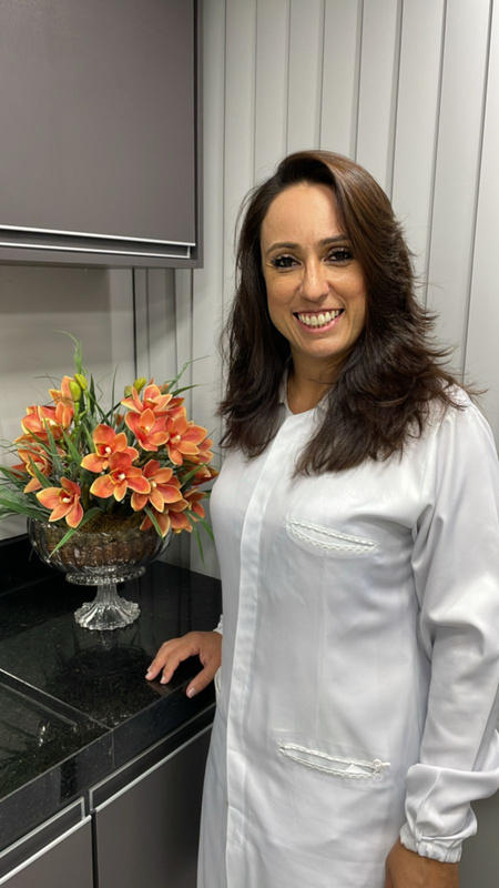 Dra. Deborah Gomide - Dentista em Brasilia na Asa Sul